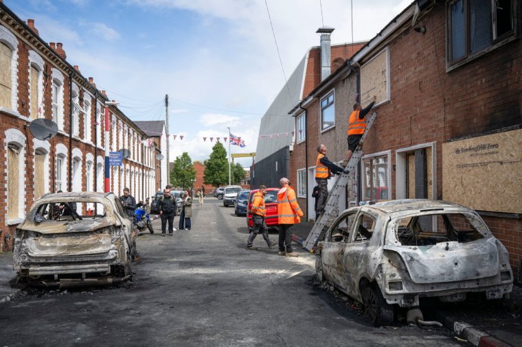Román állampolgárok is kárt szenvedtek a Belfastban kitört erőszakos zavargások nyomán