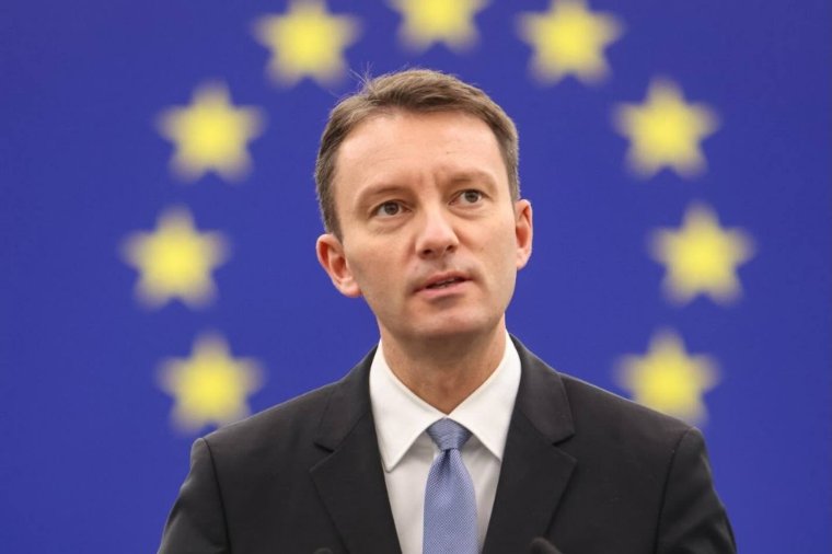 Német titkosügynök? Magyarbérenc? Román politikusok célkeresztjében a jobbközép kormányfőjelölt
