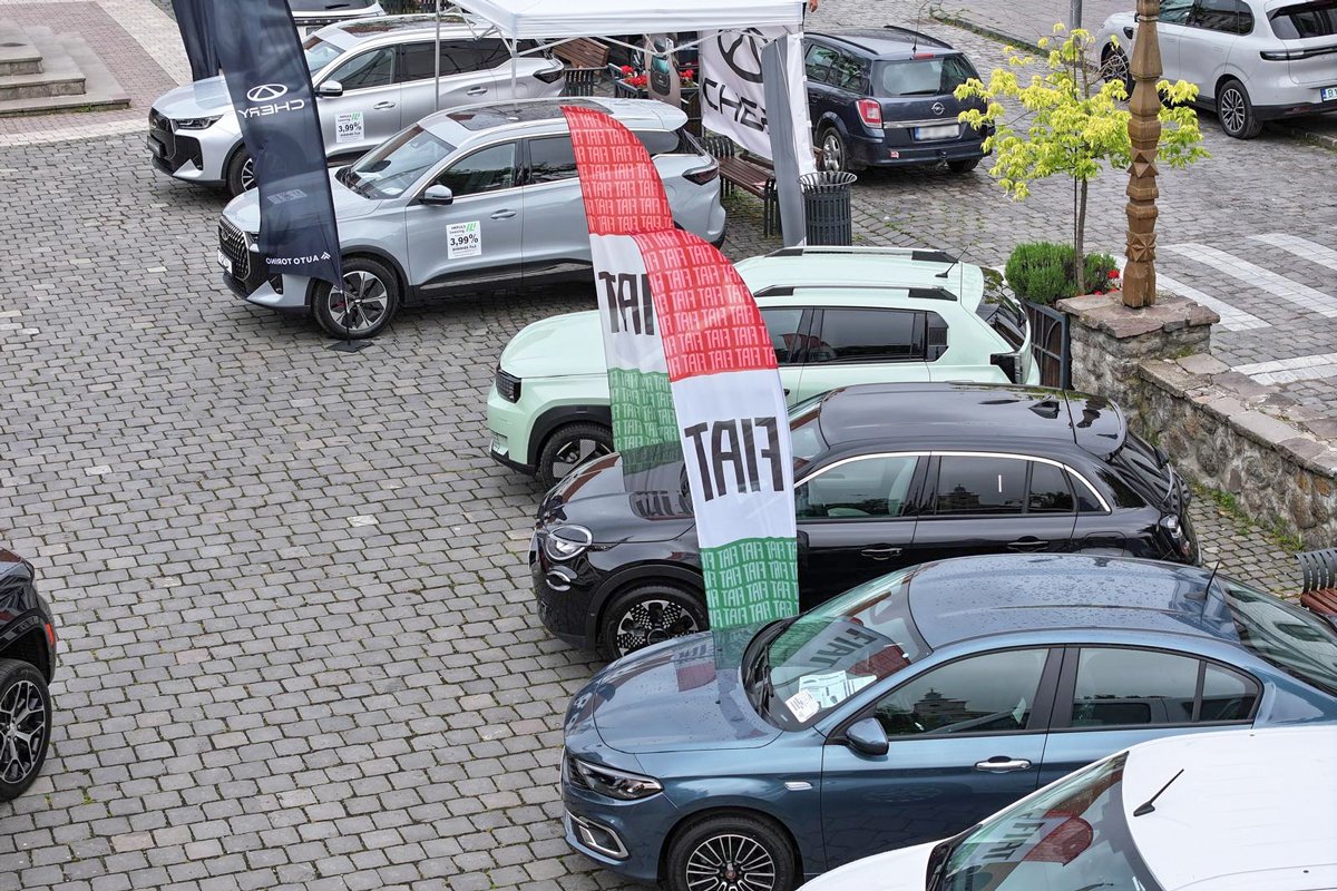 &bullet;  Fotó: Auto Torino