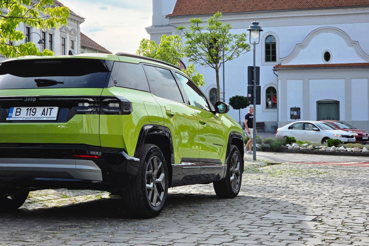 &bullet;  Fotó: Auto Torino
