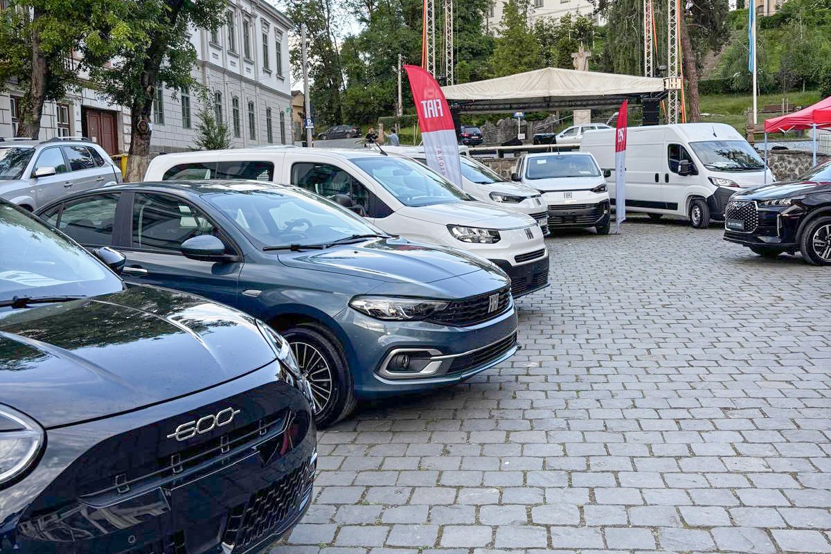 &bullet;  Fotó: Auto Torino