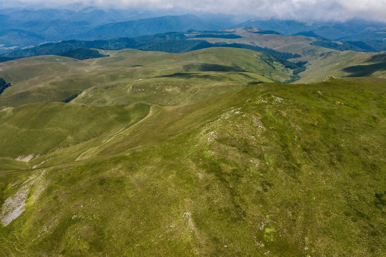 &bullet;  Fotó: Fly Over Mountains