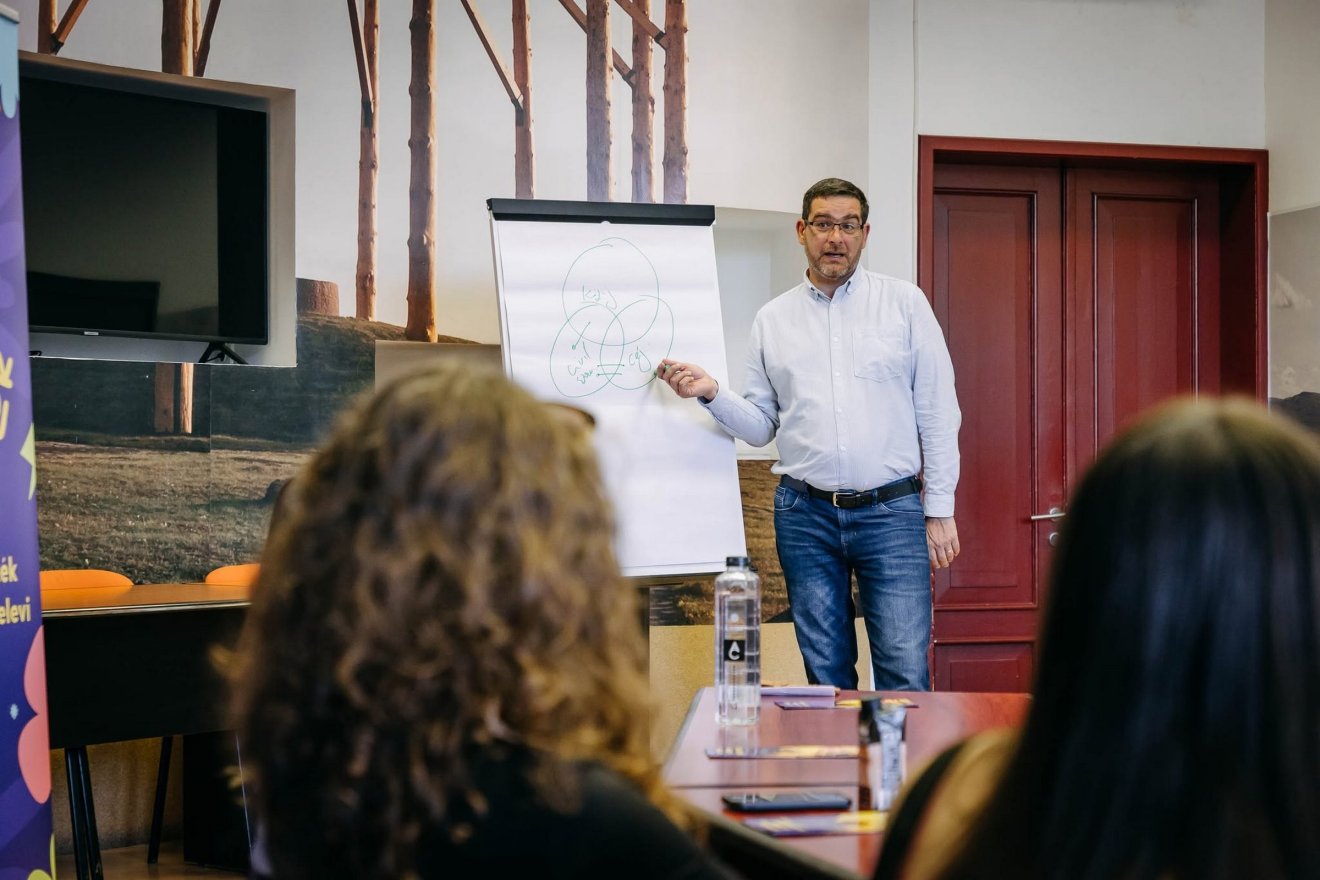Gáj Nándor, Kovászna Megye tanácsának alelnöke reményei szerint a nyári szünet alatt a mentorprogram olyan élményt és tapasztalatot kínál, amely túlmutat a tantermi oktatáson