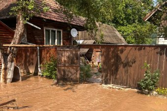 Udvarokról, pincékből kellett kiszivattyúzni a nagy mennyiségű esővizet