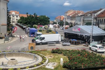 Városünnep Bikinivel – kezdődik a Sokadalom