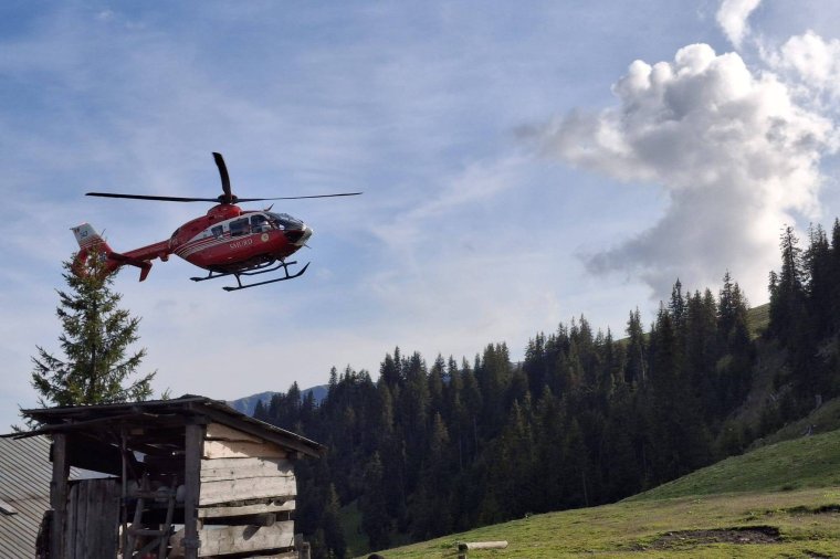 Egy pataknál hagyták magára társai a teljesen kimerült ukrán menekültet, helikopterrel kellett lehozni a hegyről