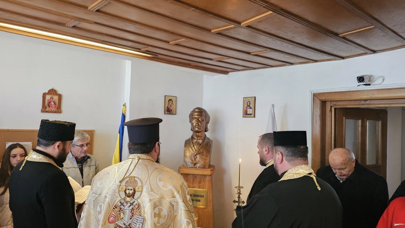 2025-ben már avattak egy Eminescu-mellszobrot, de még egyet szeretnének, ezúttal a városközpontba • Fotó: Forumul Civic al Românilor din Covasna, Harghita și Mureș/Facebo
