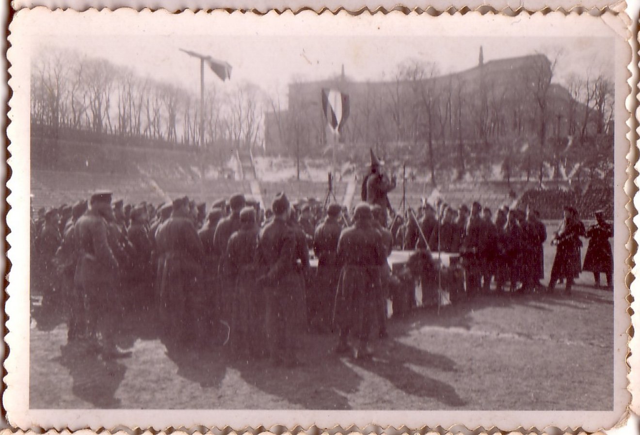 A 1. tábori páncéloshadosztály búcsúja Kijevben, 1943. március végén