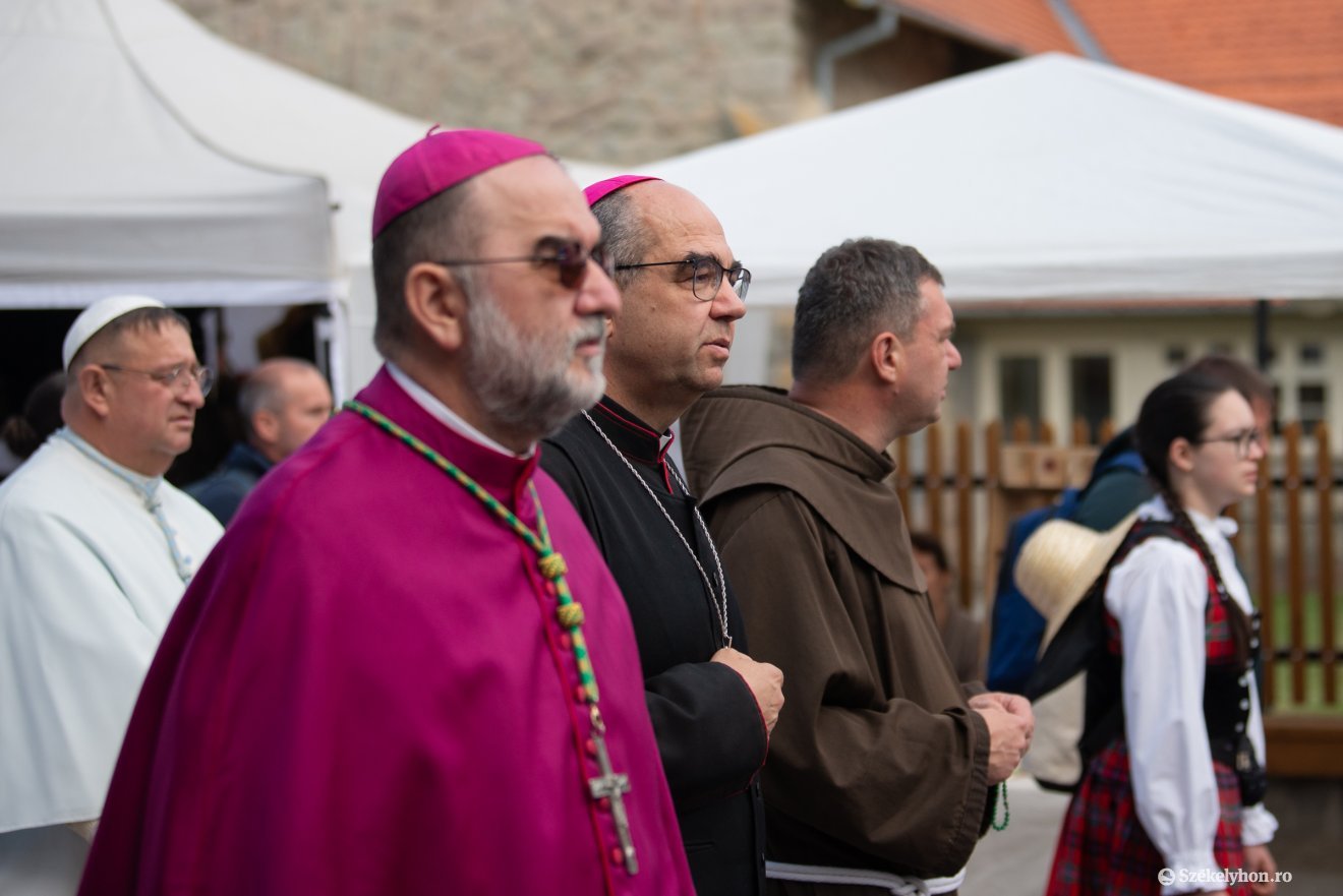 &bullet;  Fotó: Olti Angyalka