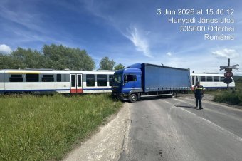Teherautót sodort el a vonat Székelyudvarhelyen