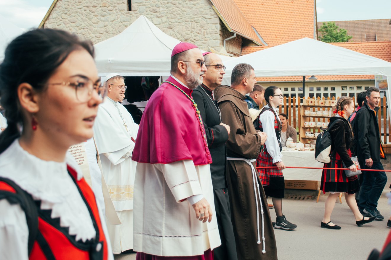 Csíksomlyó üzenete: meg kell őrizni a hitet, a családot és a keresztény értékeket