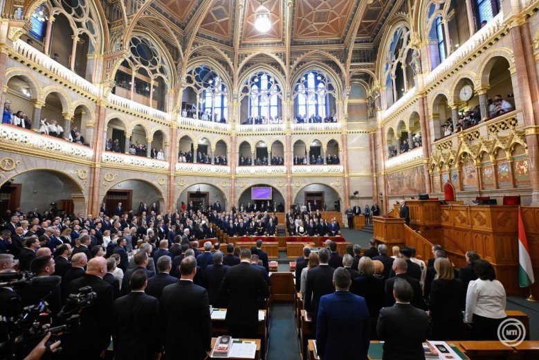 Megalakult az új Országgyűlés, megszűnt az Orbán-kormány megbízatása