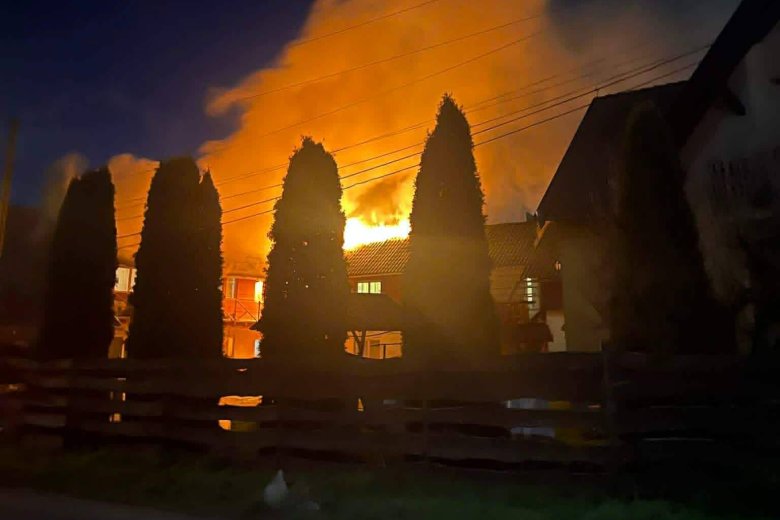 Lángok csaptak fel egy taplocai épületnél