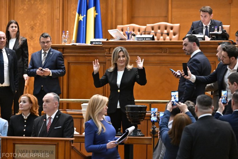 Szerdán eldől a Nicușor Dannak is ellentmondó Siegfried Mureșan kormányának sorsa