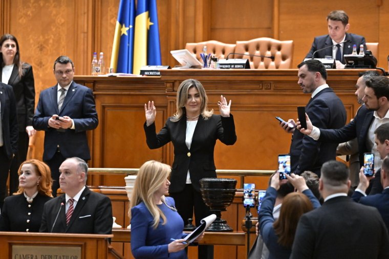 Eldőlt a kormány sorsa, így szavaztak ma a parlamentben