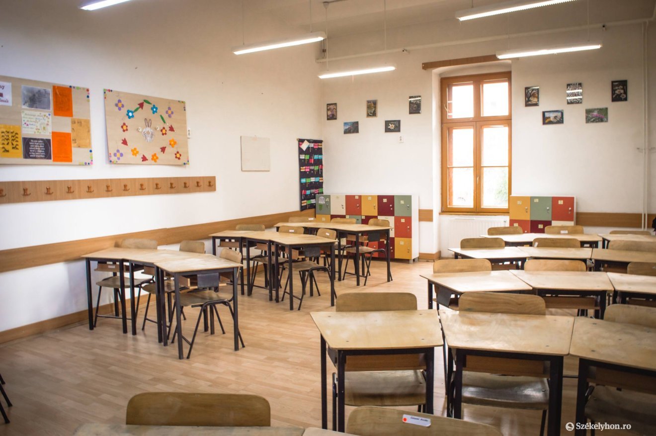 Az érdekvédelem álláspontja szerint az egyik legfőbb gond az, hogy a tapasztalt pedagógusok méltánytalanul keveset fognak keresni a kezdő tanárokhoz képest. Képünk illusztráció