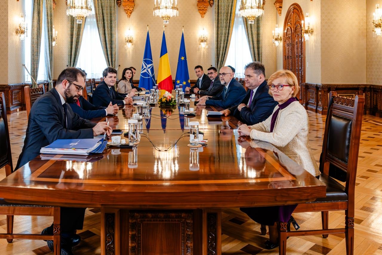 Nicușor Dan és csapat az RMDSZ küldöttségével &bullet;  Fotó: Presidency