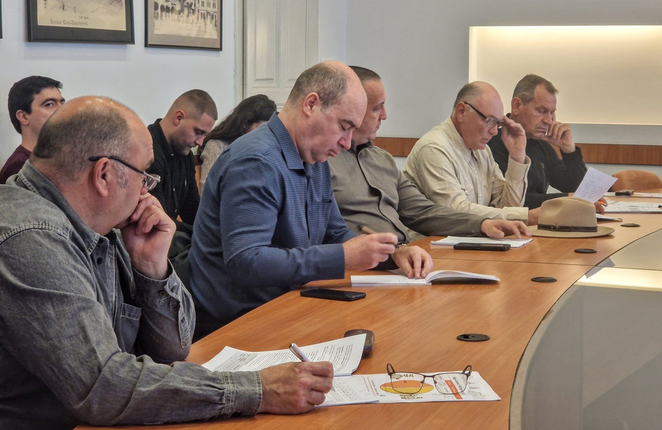 A Hydrokov vezérigazgatója nem győzte lejegyezni a neki szögezett kérdéseket