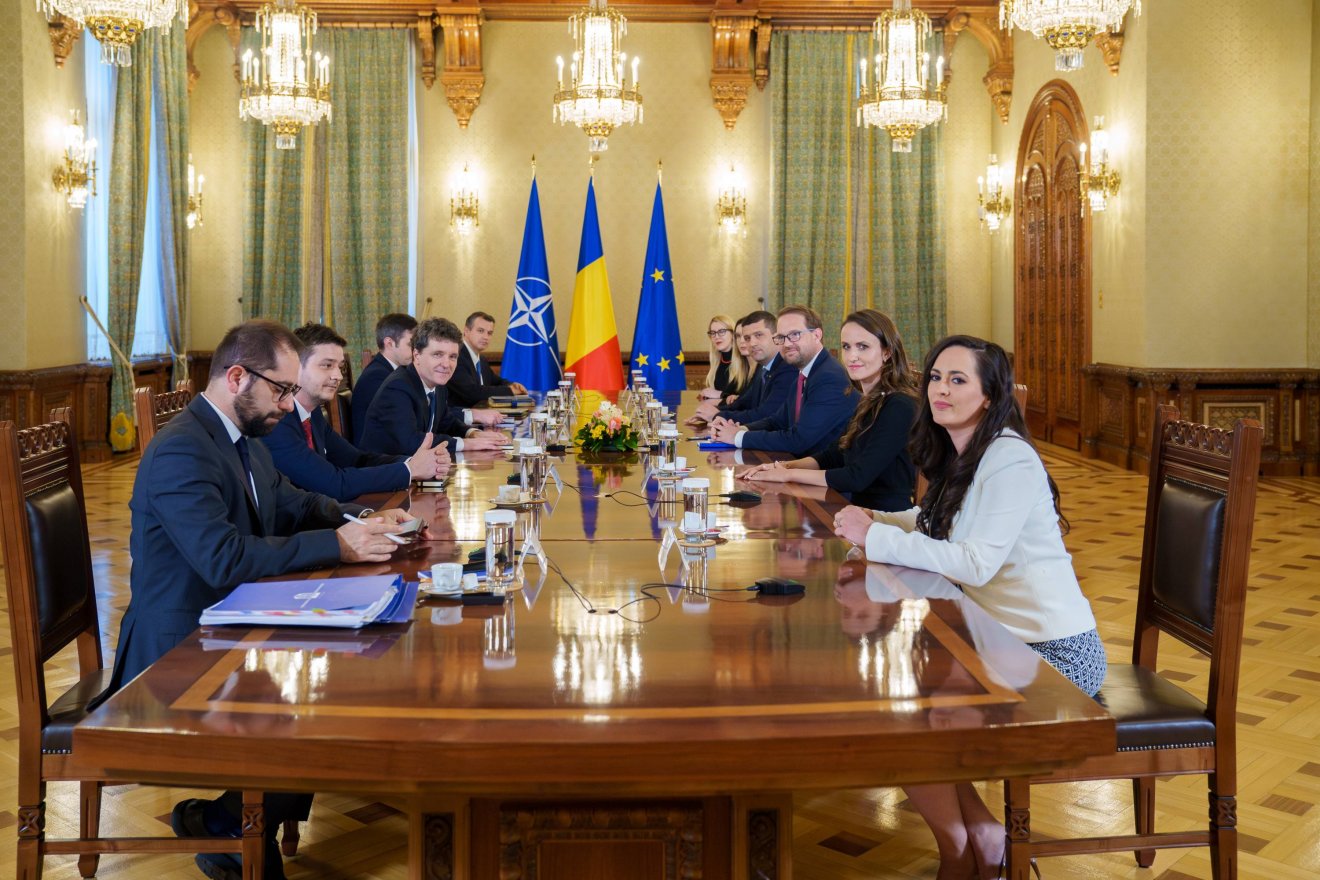 &bullet;  Fotó: Presidency