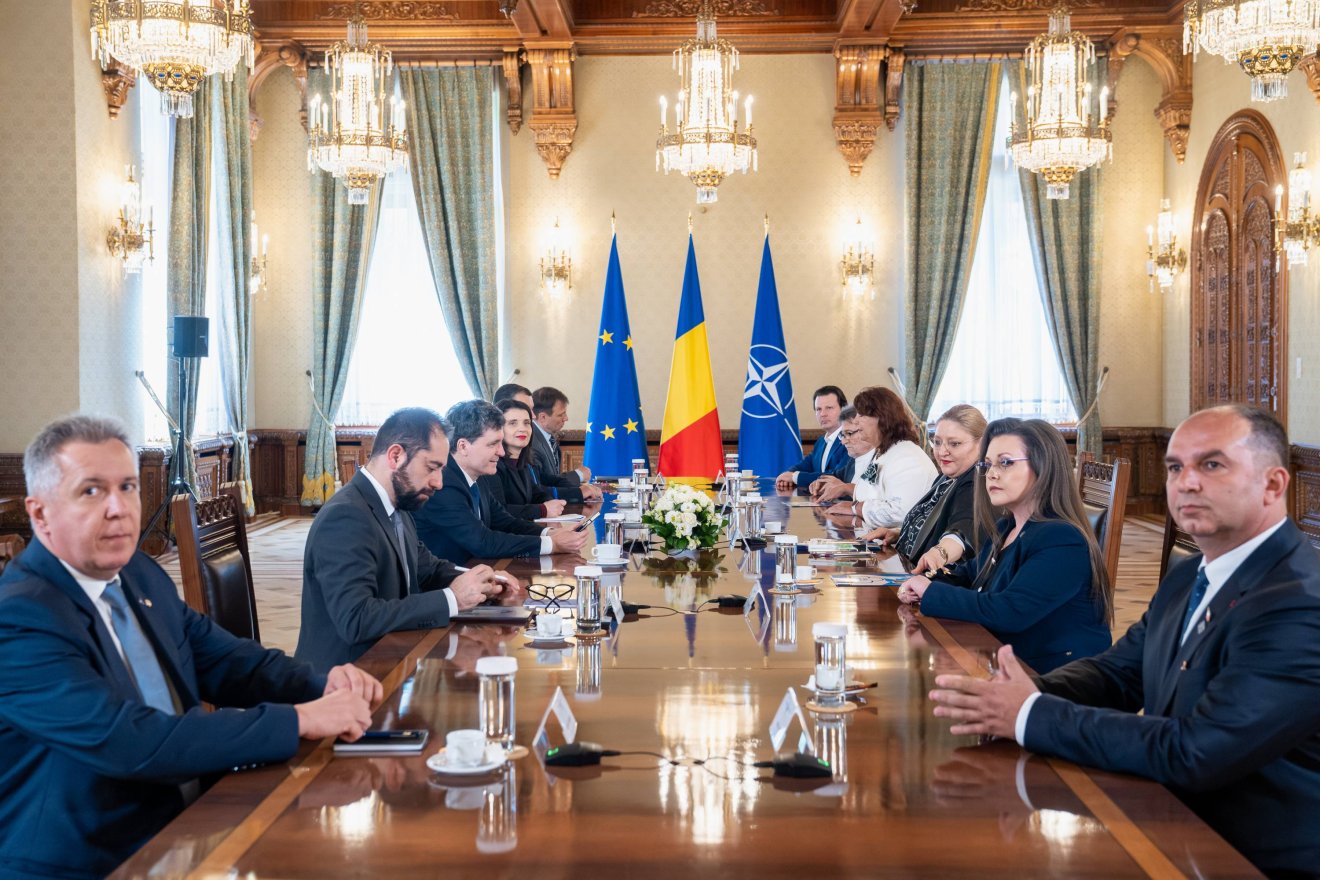 &bullet;  Fotó: Presidency