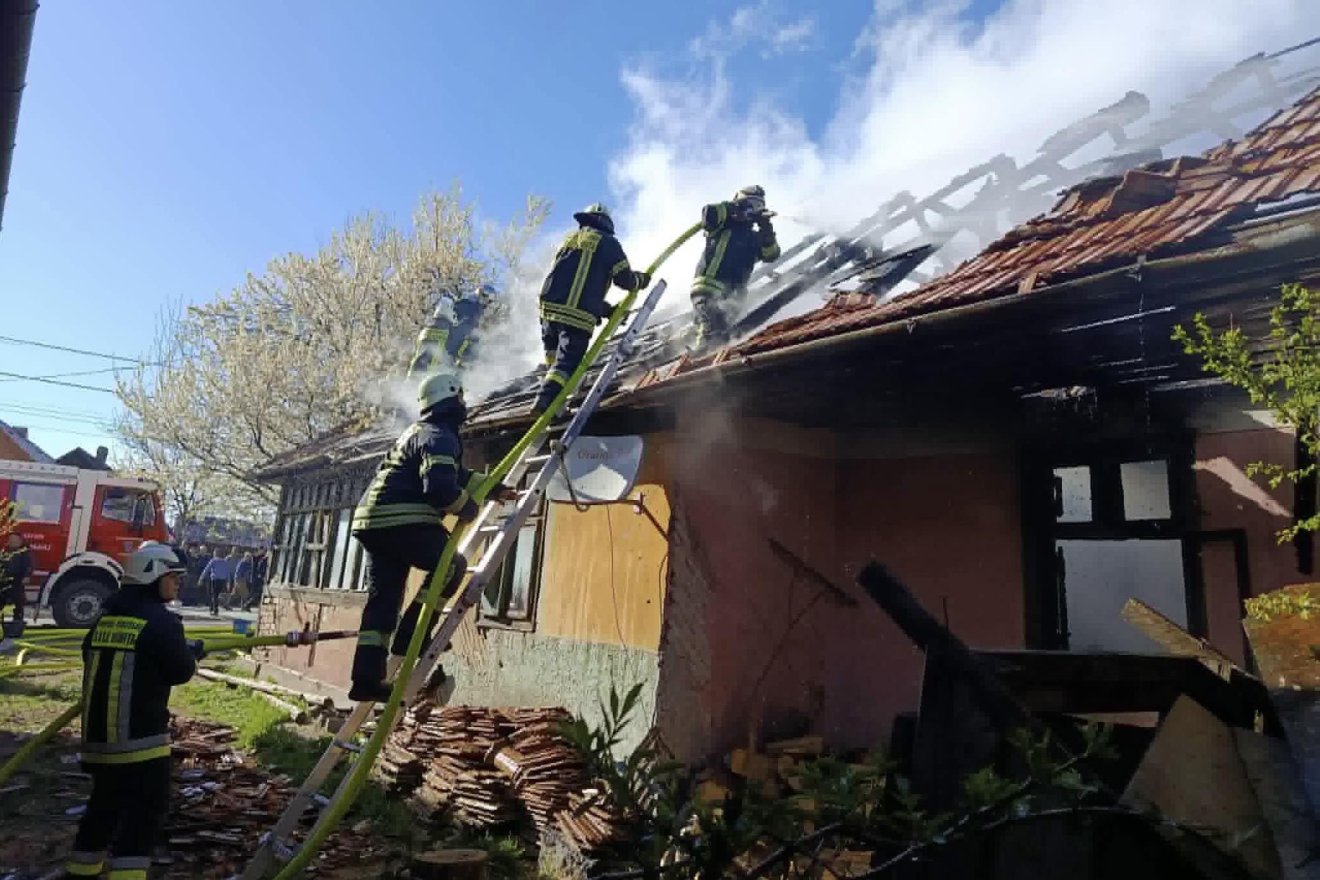 Lakhatatlanná vált az épület &bullet;  Fotó: Szentegyházi önkéntes tűzoltóság