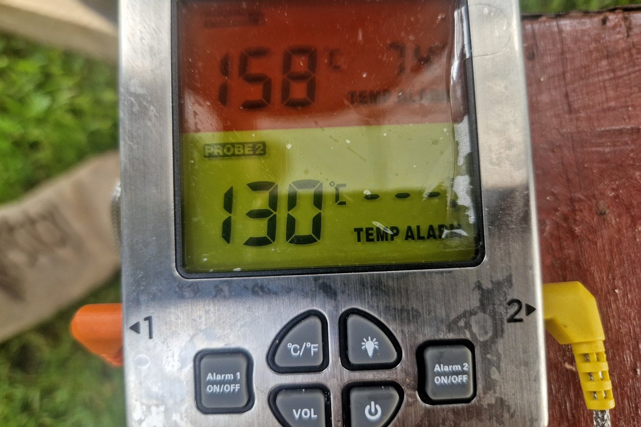 Előzetesen tájékozódunk, hogy hány fokot kell tartani, és milyen maghő elérése a cél