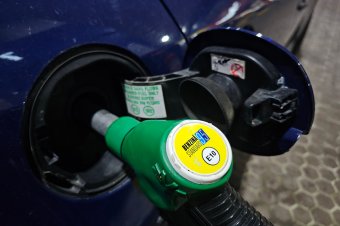 Újabb drágulással indult a május: 9 lej fölé nőtt a benzin ára