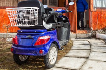 Akadálymentes intézményekért, a hátrányos helyzetűek jogaiért száll szembe állami intézményekkel a Nép Ügyvédje