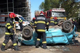 Lezuhant a felüljáróról egy autó, sofőrje életét vesztette