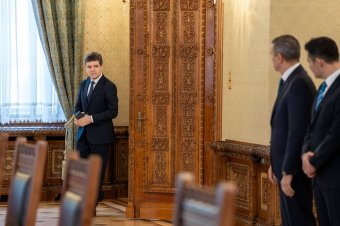 Ha nem is találtak megoldást a kormányválságra, azért jókora összeggel nő Nicușor Dan és a többi állami vezető fizetése