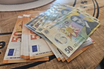 Újabb rekord: egyre közelebb az 5,3 lej/eurós árfolyam