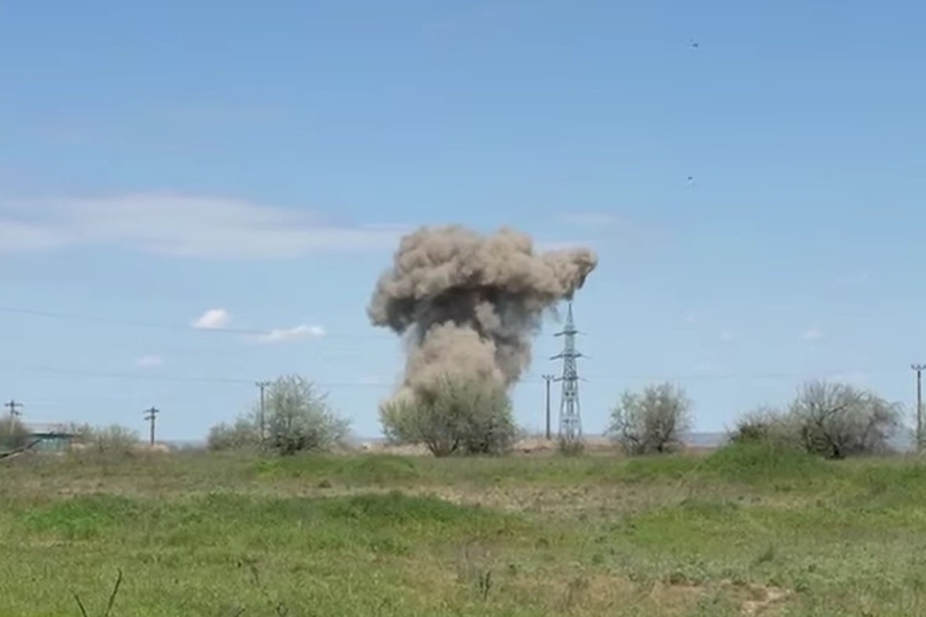 Megsemmisítették a robbanásveszélyes drónt, hazatérhettek a kitelepített emberek – videóval