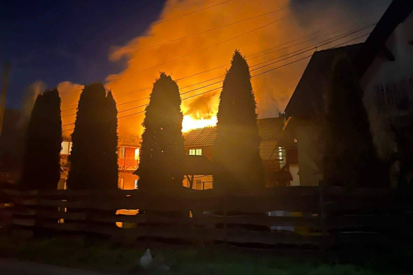 Lángok csaptak fel egy taplocai épületnél