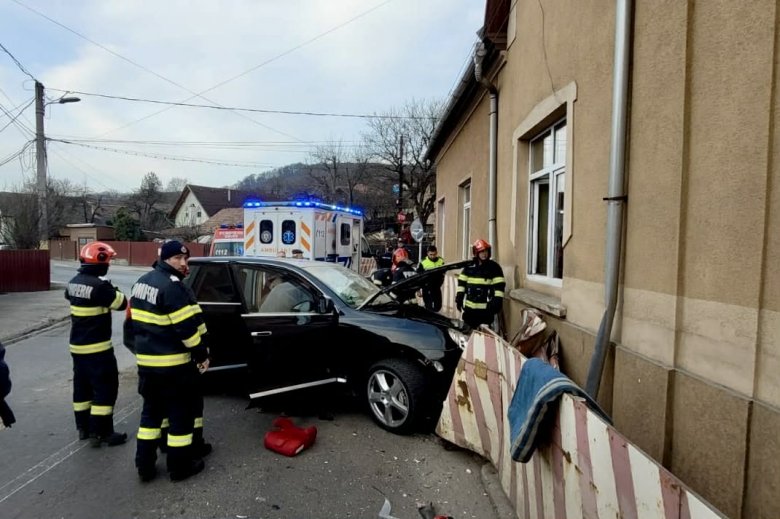 Ittas volt a sofőr, aki egy épületnek hajtott Székelyudvarhelyen