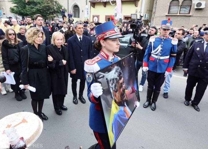 Katonai tiszteletadással temették el Mircea Lucescut