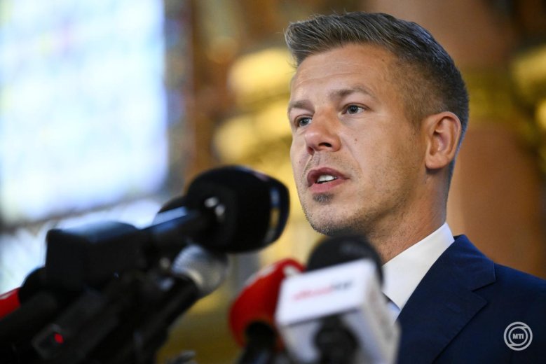 Magyar Péter: négy év után megszűnik a háborús veszélyhelyzet