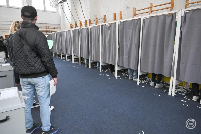 FRISSÍTVE – Kétharmad közelében a részvétel: délután háromig már a választók 66 százaléka voksolt