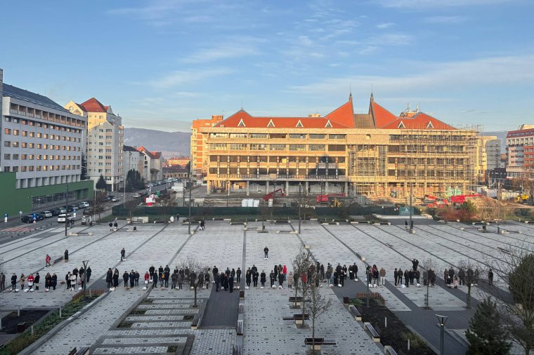 Kezdődik a húsvétvasárnapi ételszentelés Csíkszereda főterén – itt követheti élőben