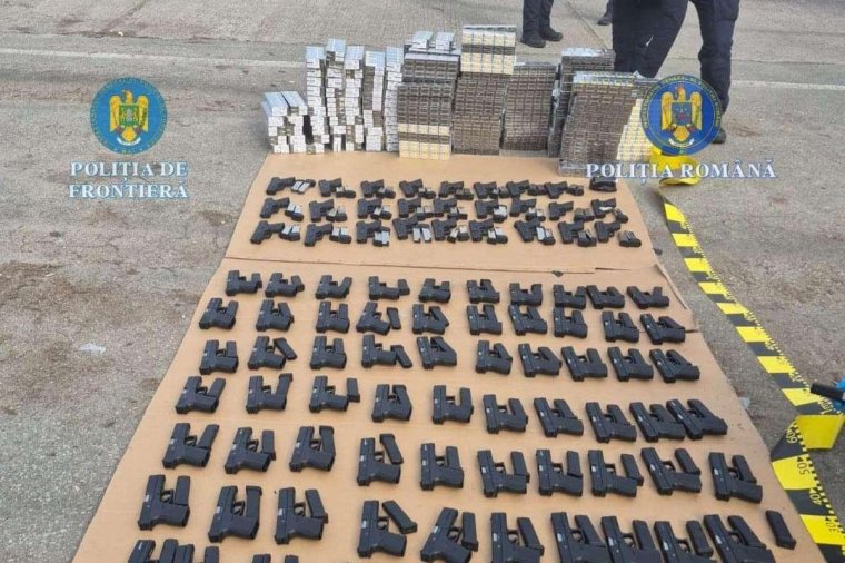 Százfős sereget láthattak volna el fegyverrel és cigivel a pénteki hatalmas fogásból – videóval