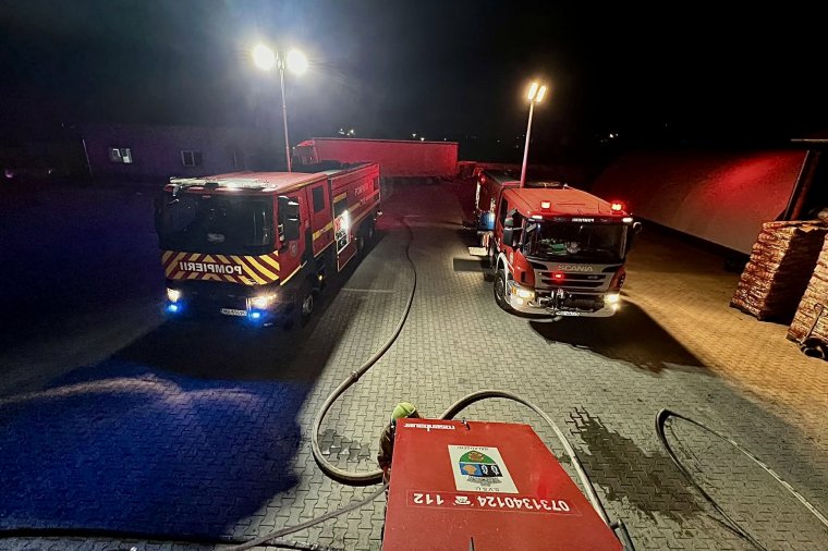 Háromtonna szén égett el egy kigyulladt raktárban