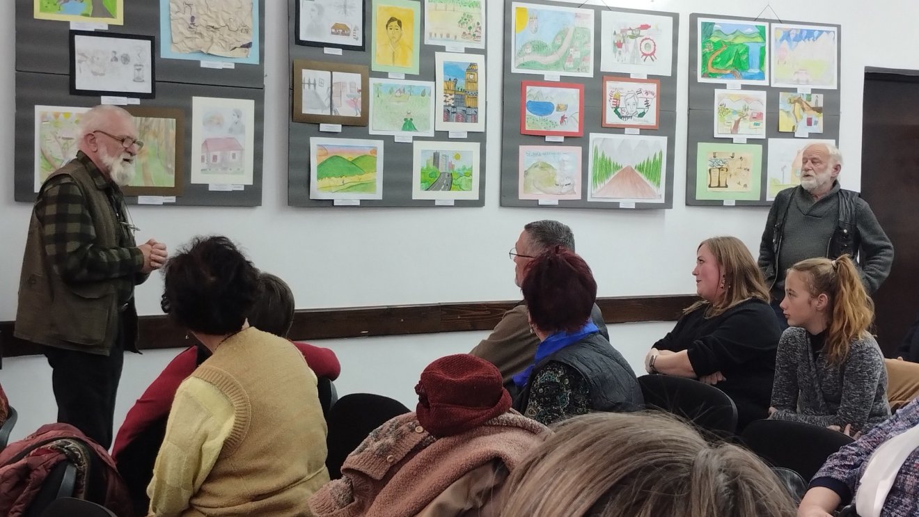 A gyerekrajz-pályázat ötletét a „fiatalítás” szándéka szülte