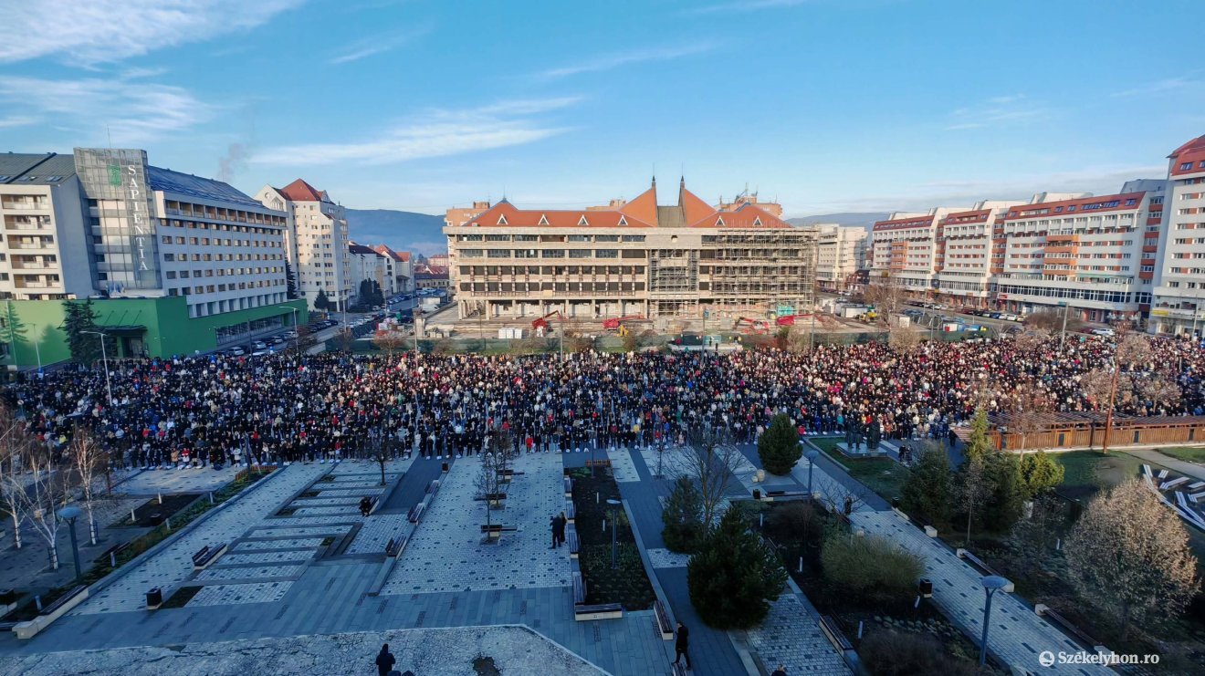 &bullet;  Fotó: Pinti Attila