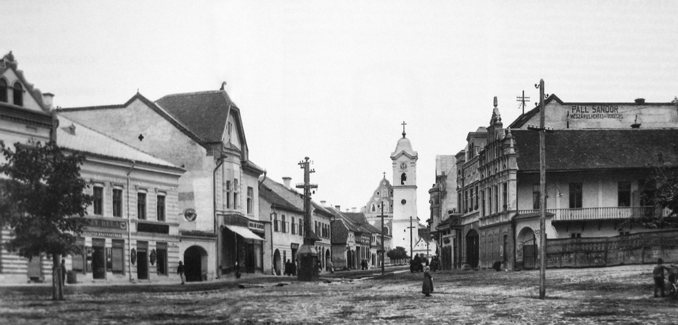 Gyergyószentmiklós főtere az 1920-as években