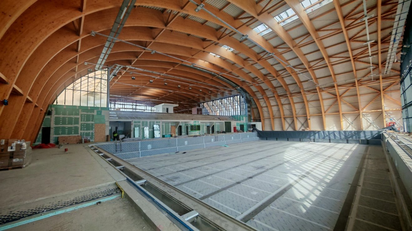 A fedett uszodában májusban már tesztelik a medencéket