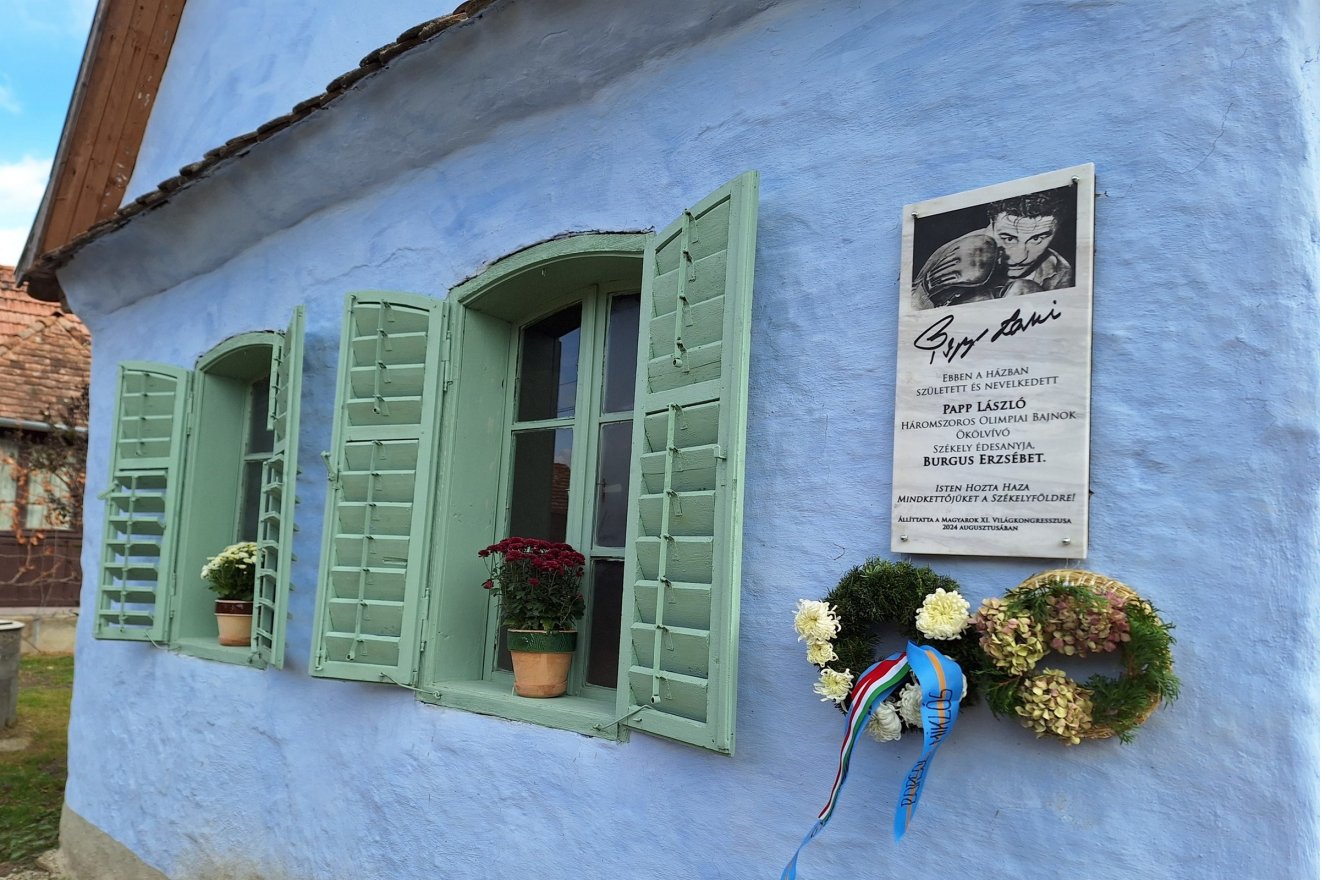 Papp László édesanyja rugonfalvi szülőházát 2024-ben jelölték meg emléktáblával