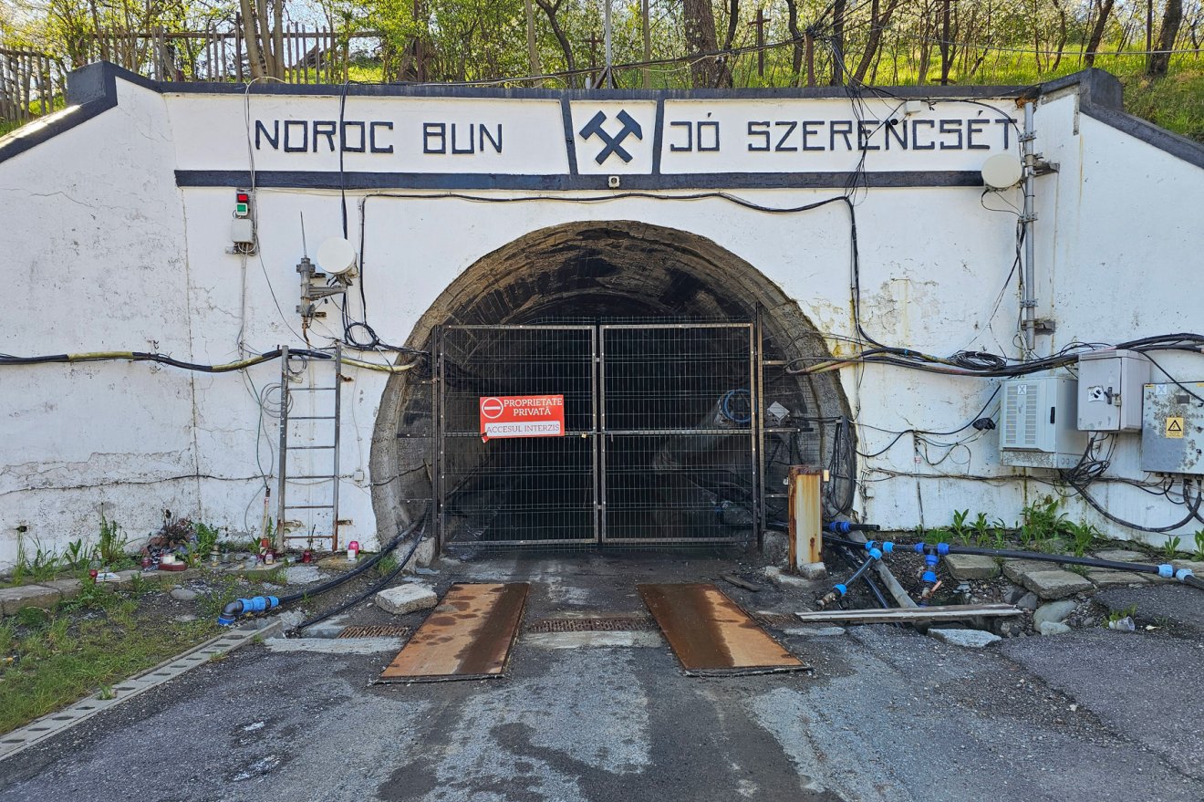 &bullet;  Fotó: Kozán István