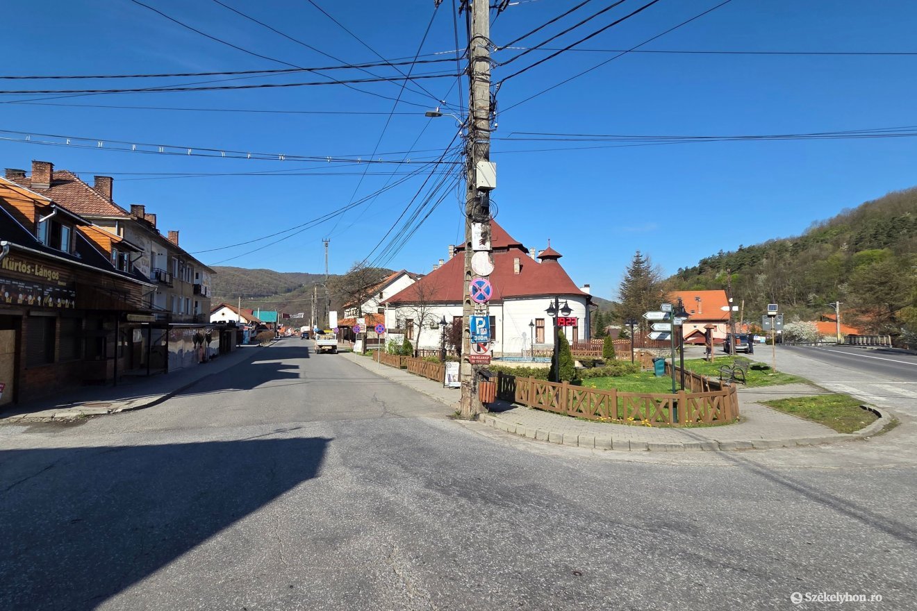 Parajdi utcakép múlt vasárnapról. Egy lélek sem járt itt és ekkor &bullet;  Fotó: Székelyhon