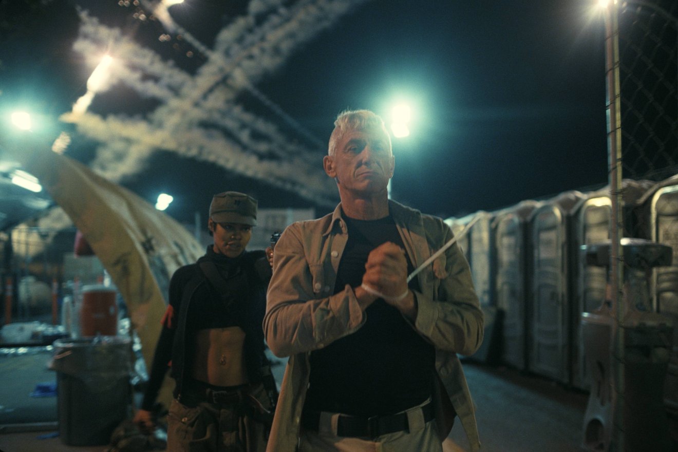 &bullet;  Fotó: Warner Bros