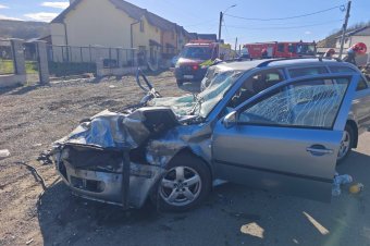 Heten sérültek meg egy Maros megyei balesetben