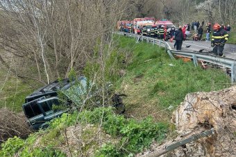 Marosvásárhelyről riasztottak helikoptert, miután öten is megsérültek egy balesetben